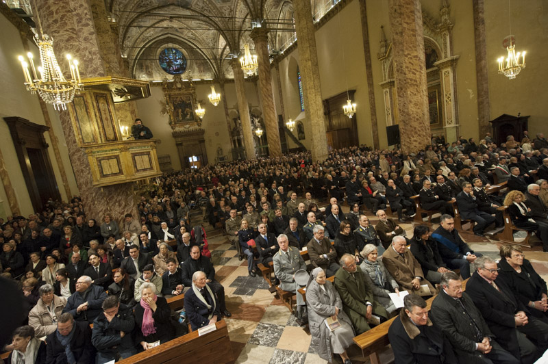 Perugia: solenne concelebrazione eucaristica in cattedrale presieduta dal cardinale Bassetti. La sua prima omelia da membro del Collegio Cardinalizio: «Sono in cammino con voi. Siete la mia famiglia e la mia gioia»