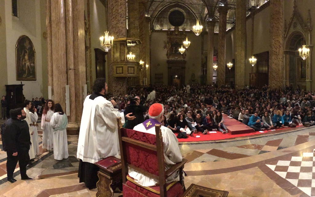 Perugia: centinaia di giovani alla Veglia quaresimale diocesana di preghiera con il cardinale Gualtiero Bassetti