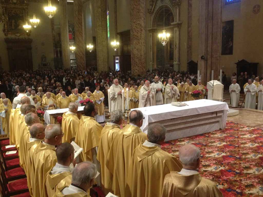 Perugia: celebrata la Messa crismale presieduta dal cardinale Bassetti