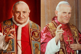 Giovanni XXIII e Giovanni Paolo II Santi domenica 27 aprile. Il cardinale Gualtiero Bassetti: «entrambi hanno saputo cambiare il mondo con la forza, debole e potente, dell’amore».