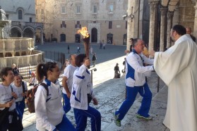 Perugia: giunta la “Fiaccola della Pace” nella cattedrale di San Lorenzo