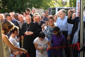 Perugia: inaugurato l’Emporio “Tabgha”. Il cardinale Gualtiero Bassetti: «non è la soluzione dei problemi, è un segno della pedagogia della carità evangelica»