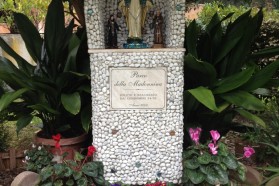 Perugia: violata un’“oasi verde e vitale” di un quartiere periferico della città con l’episodio vandalico ai danni di una statuetta della Beata Vergine Maria