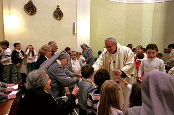 Perugia: la Giornata diocesana della Vita consacrata con il cardinale Gualtiero Bassetti e numerosi rappresentanti delle 32 congregazioni religiose maschili e femminili diocesane