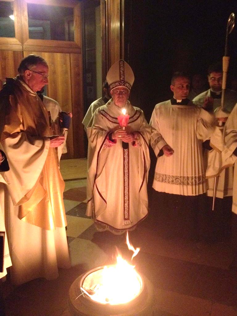 Perugia: celebrazione della domenica di Pasqua. Il card. Bassetti: “E la vittoria della Pasqua: le lacrime sono asciugate dallamore”