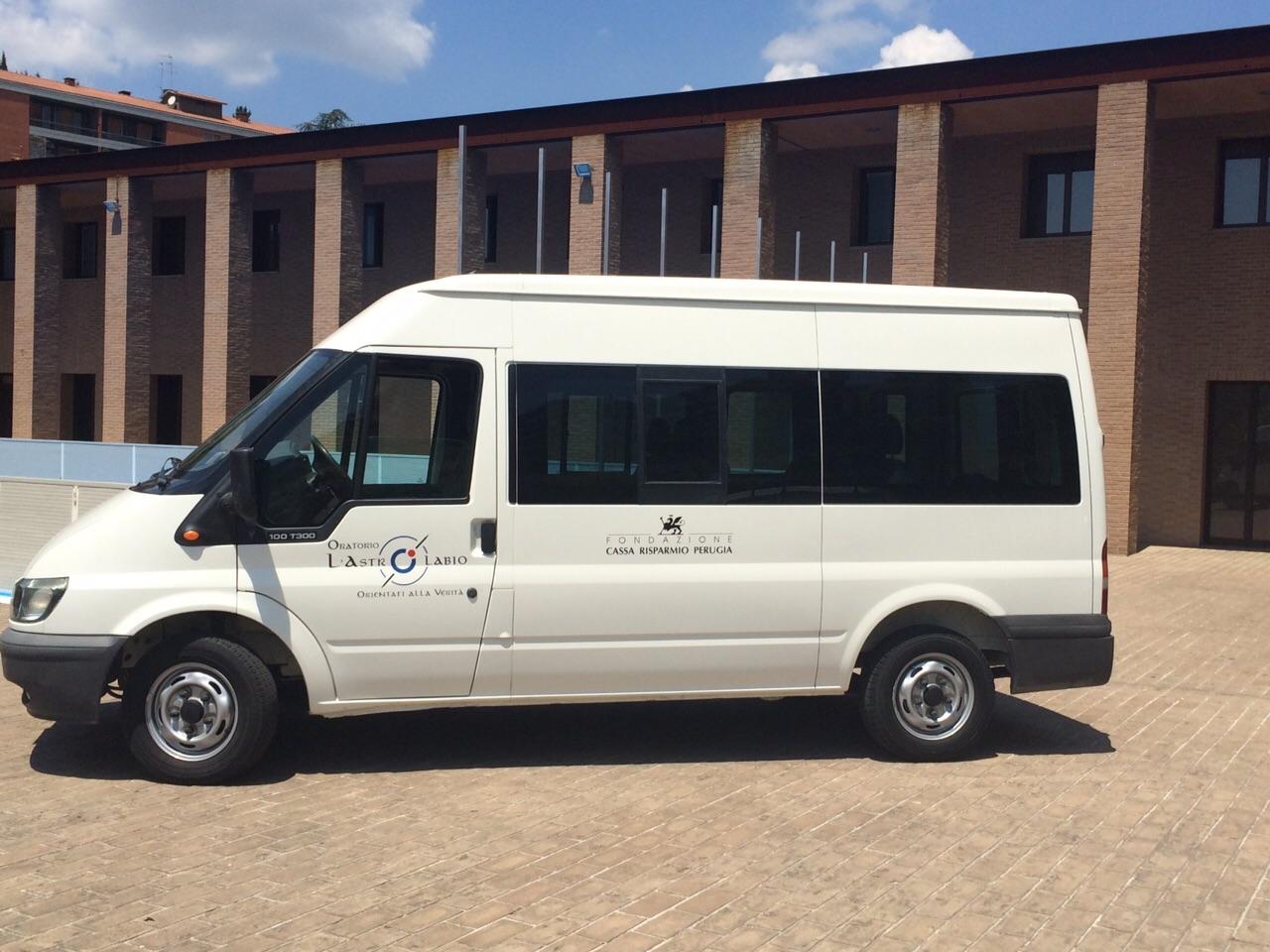 Perugia: il progetto “Quattro ruote per fare rete” dell’Oratorio “L’Astrolabio” in Ponte d’Oddi e Montegrillo mette la ‘quinta’ con l’arrivo del minibus acquistato con il sostegno della Fondazione Cassa di Risparmio