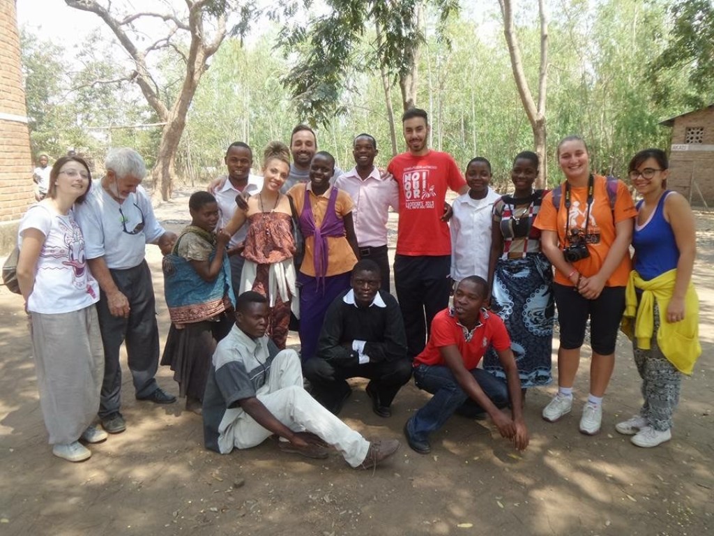 Perugia: la Veglia diocesana di preghiera in preparazione della Giornata mondiale missionaria. Nellottobre missionario dalla parte dei poveri