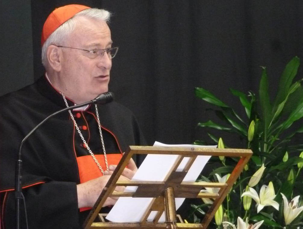 Il cardinale Gualtiero Bassetti, sulle colonne de LOsservatore Romano indica “una strada nuova per la Chiesa e la famiglia”.«Un punto di partenza che potrà essere migliorato in molti modi diversi. Per esempio, dando ancora più spazio alle realtà laicali e al punto di vista delle donne. Un punto di partenza, pero, dal quale non si può in alcun modo tornare indietro.»