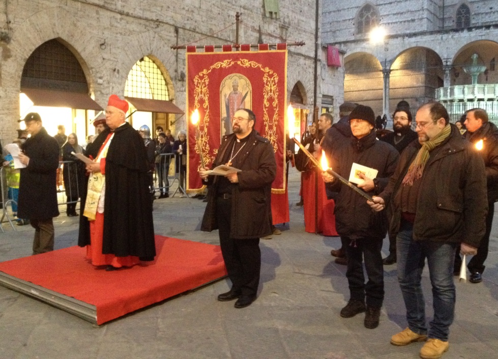 Perugia: La tradizionale suggestiva processione della “Luminaria” per le vie della città ha aperto le celebrazioni in onore del santo patrono Costanzo, vescovo e martire