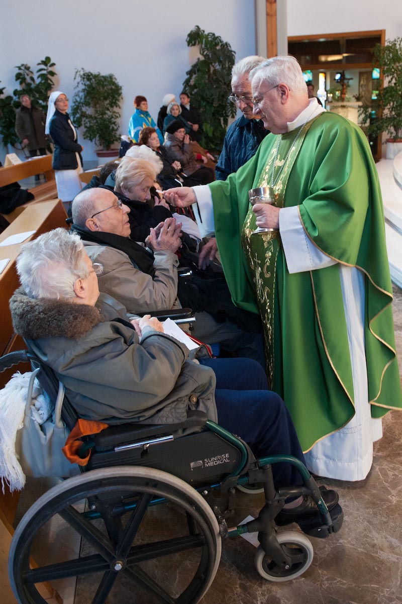 Perugia celebra nella chiesa Regina della Pace in Santa Lucia, la XXIV Giornata Mondiale del Malato. Il cardinale Gualtiero Bassetti presiederà la S. Messa, trasmessa da Umbria Radio, con numerosi malati, disabili, anziani e loro familiari, operatori sanitari e volontari
