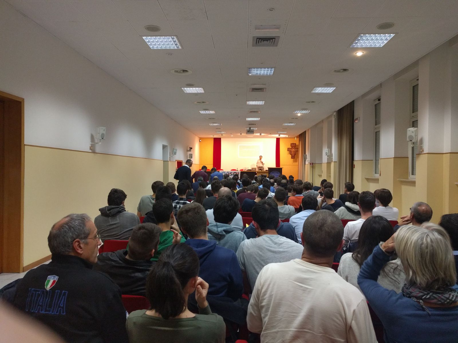 Perugia: Numeri da record al primo corso base di formazione per educatori sportivi in Oratorio. Don Riccardo Pascolini: «fornire agli oratori delle persone che possano accompagnare i giovani nel loro cammino come esempi di vita dentro e fuori dal campo»