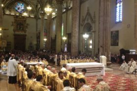 Perugia: La Messa Crismale introduce al «cuore» della Settimana Santa. Le celebrazioni del Triduo pasquale nella cattedrale di San Lorenzo presiedute dal cardinale Gualtiero Bassetti