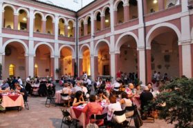 Perugia: Si conclude il ciclo di incontri “The al Museo” e ritorneranno in estate le visite serali alla zona archeologica sottostante la cattedrale con cene nel chiostro di San Lorenzo