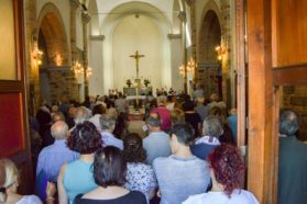 Perugia: Celebrate le esequie del fondatore della Caritas diocesana, mons. Giacomo Rossi. Il cardinale Gualtiero Bassetti: «Don Giacomo era un grande parroco ma al contempo umile e di poche parole, ma nel momento del bisogno, lui c’era». L’ex sindaco Ivo Del Negro di Trasaghis (Udine): «Anche in Friuli oggi le campane hanno suonato a morto»