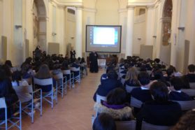 Perugia: Il messaggio augurale di inizio anno scolastico del cardinale Gualtiero Bassetti.  Il porporato al mondo della scuola: «Vivete la vostra esperienza come quella di una grande comunità, in cui tutti possono e devono dare il proprio contributo di sapienza e di umanità»