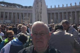 Perugia-Città della Pieve: Dal pellegrinaggio mariano in “treno storico” alla tomba dell’Apostolo Pietro, la raccomandazione del cardinale Gualtiero Bassetti  ai fedeli della sua comunità diocesana: «Seguire nella vita di tutti i giorni l’esempio di Maria e recitare il Rosario in famiglia»