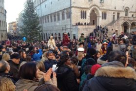 Perugia: Le celebrazioni natalizie presiedute dal cardinale Gualtiero Bassetti.  Il 25 dicembre a pranzo con 165 ospiti della Caritas diocesana a “Villa Sacro Cuore”