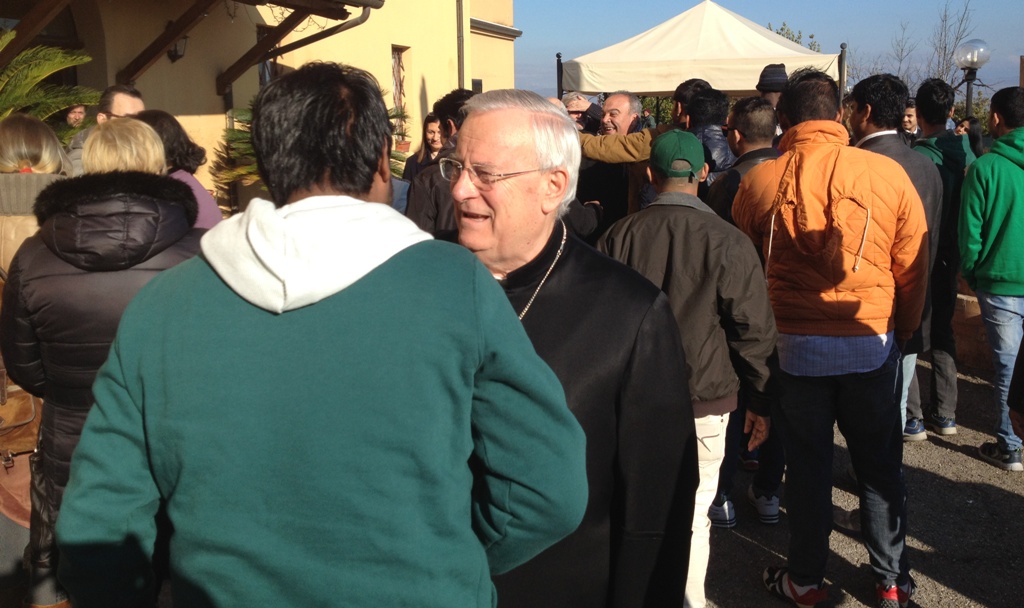 Perugia: Il cardinale Gualtiero Bassetti, il giorno di Natale, a pranzo con gli ospiti della Caritas. «La festa di Natale è la festa degli affetti e quando stiamo lontani dalla nostra famiglia si soffre in modo particolare»