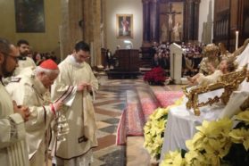 Perugia: La celebrazione eucaristica della Notte di Natale nella cattedrale di San Lorenzo. Il cardinale Bassetti: «abbiamo bisogno di questo Natale per riempire tanti vuoti e forse tante angosce, che albergano nel nostro cuore e nella nostra vita»
