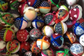 Perugia: Distribuite 500 “speciali” palline natalizie realizzate con cura dalle ospiti  del “Villaggio della Carità” per sostenere l’Emporio della Solidarietà “Tabgha”
