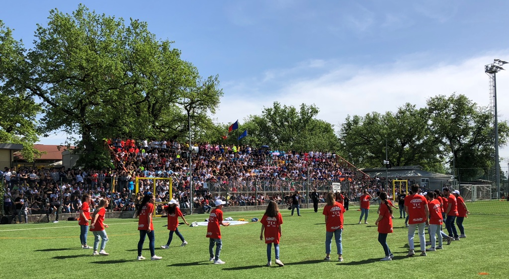 Perugia: Aperta la 13a edizione della “StarCup” con la presenza delle tre Torce dei Giochi Olimpici disputati in Italia negli anni 1956 (Cortina), 1960 (Roma) e 2006 (Torino) concesse dal CONI Nazionale. Il cardinale Gualtiero Bassetti: «Cari ragazzi siate dei veri atleti anche nello spirito e nell’amicizia»