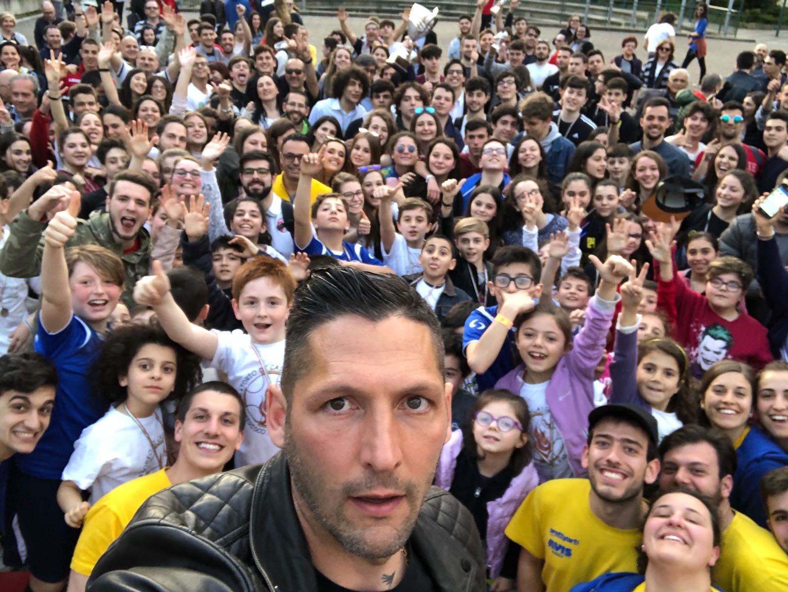 *** Perugia: Alla grande festa conclusiva della 5a edizione di “Oratorio League” il campione del mondo Marco Materazzi. Don Riccardo Pascolini, coordinatore Oratori Perugini: «Investire nello sport, una forte esperienza educativa per mettersi in gioco anche nella vita».