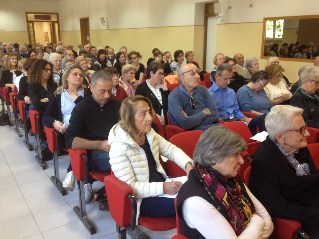 Perugia: “Vocazione al servizio”, la Giornata di formazione per i volontari e operatori Caritas diocesani e parrocchiali con il cardinale Bassetti e il teologo francescano padre Michelini