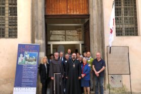 Perugia: Presentata alla stampa la mostra documentaria “800 anni di presenza francescana in Terra Santa”. Il vescovo ausiliare mons. Paolo Giulietti: «E’ un angolo di Terra Santa a Perugia…, una finestra sulle nostre radici e sul nostro futuro»