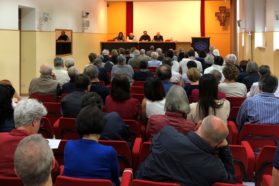 Perugia: Alla giornata di formazione per volontari il cardinale Bassetti ha auspicato  «una Chiesa inclusiva ed accogliente, dalle porte aperte…,  capace di andare incontro alle periferie del nostro mondo»