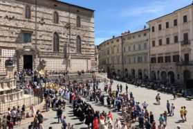 Perugia: Celebrata la solennità del Corpus Domini culminata con la storica e molto partecipata processione del Santissimo per la piazze e le vie principali della città