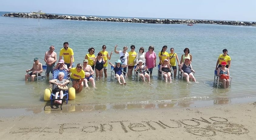 Perugia: Visitati dal cardinale Gualtiero Bassetti gli ospiti della Residenza protetta “Fontenuovo” in vacanza al mare, presso la “Casa per ferie San Bassiano” di Bellaria