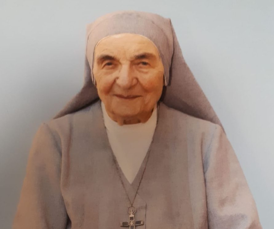 Perugia: E’ tornata alla Casa del Padre suor Erminia Minciarelli, della Congregazione di Gesù Redentore, per 36 anni al servizio delle detenute della Casa circondariale perugina. Il prossimo 24 novembre avrebbe compiuto 108 anni. Il ricordo della madre superiora suor Leontina Di Maio
