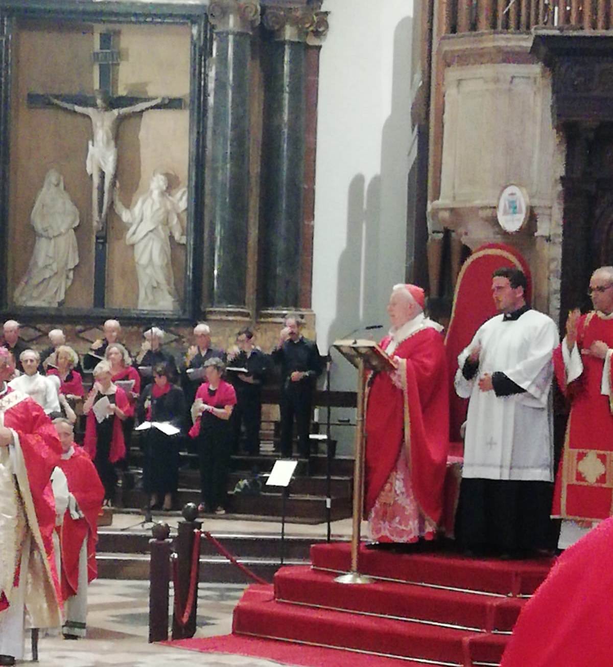 Festa di San Lorenzo. Il Card Bassetti: «Una comunità di credenti in cui non circola più amore è come una pianta in cui non circola più linfa». «Anche la carità, cosiddetta politica, deve nascere dal desiderio di servizio disinteressato»