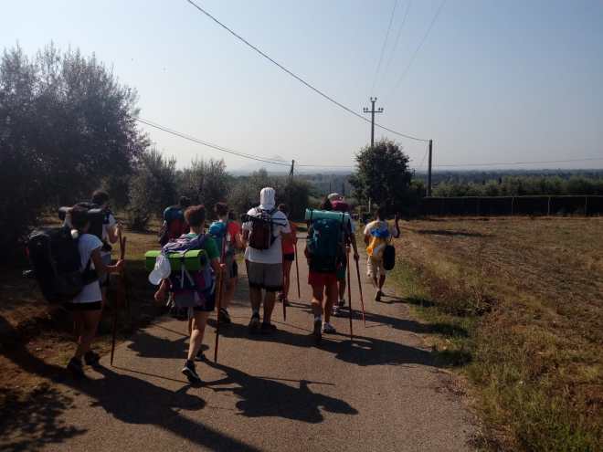 “X mille Strade”: Concluso il pellegrinaggio a piedi verso Roma dei 140 giovani perugini per incontrare papa Francesco