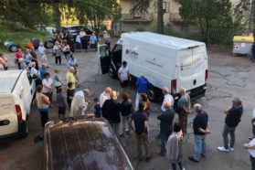 Perugia: Presentato il progetto “Mangiare è un diritto e un atto ambientale. Non sprecare è un dovere”, con la consegna un automezzo attrezzato per il recupero delle eccedenze alimentari  donato alla Caritas dalla Fondazione Cassa di Risparmio alla Caritas