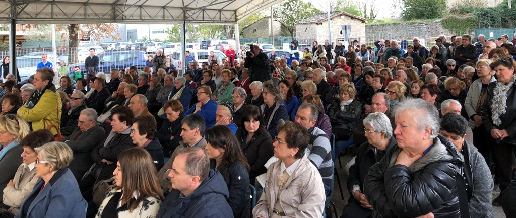 Perugia: Il cardinale Gualtiero Bassetti all’incontro-consegna riconoscimenti a 23 realtà produttive, le prime, che hanno collaborato al progetto “Sosteniamo il lavoro” rivolto a 27 persone. Un aiuto-speranza a chi è in cerca di occupazione in un periodo non facile. Il progetto, finanziato dalla Cei attraverso l’8xMille, sarà riproposto per altri due anni