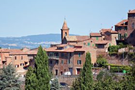 Il dialogo con Dio che ci salverà dai mali del mondo: Il cardinale Gualtiero Bassetti  e Dacia Maraini in conversazione al monastero delle Clarisse di Città della Pieve attorno al libro di suor Maria Manuela Cavrini “La stella di Myriam”