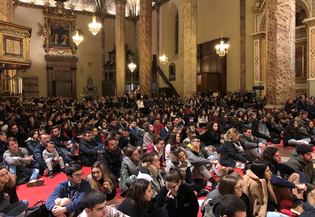 Perugia: Celebrata la Veglia di preghiera di Avvento dei giovani con il cardinale Bassetti. «Siete il presente e il futuro della nostra Chiesa»