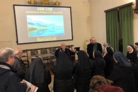 Perugia: Il cardinale Gualtiero Bassetti ha incontrato una rappresentanza di religiosi e religiose  per la XXII Giornata mondiale della vita consacrata. Il presule: «ogni vocazione è diversa dall’altra, perché la vocazione è ciò che di più di personale esista». Affrontati «temi concreti, pratici e cruciali»  come le scuole paritarie gestite da istituti religiosi