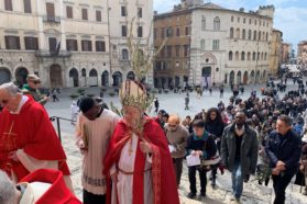 Celebrata la Domenica delle Palme dal cardinale Bassetti in un gremita cattedrale