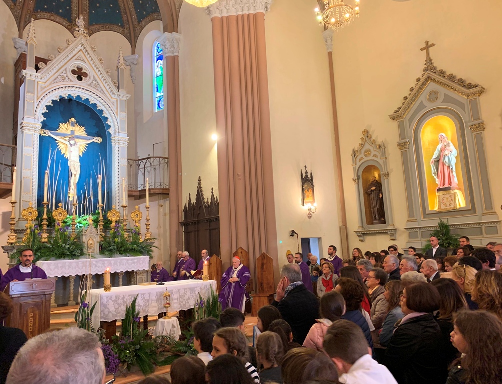 Riaperta al culto la chiesa “leonina” San Giovanni Battista di Pila con una moltitudine di fedeli nel giorno del decimo anniversario del terremoto di L’Aquila. Il cardinale Bassetti: «La Chiesa è il popolo santo di Dio redenta e lavata dal sangue di Cristo. E’ questo il nostro vanto di cristiani, è questo il fondamento della nostra fede»
