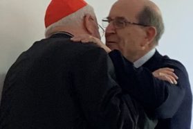 Ernesto Olivero, fondatore del Sermig-Arsenale della Pace di Torino,  ha incontrato più di duecento volontari e operatori Caritas, sacerdoti e diaconi permanenti.  «Oggi c’è una fame incredibile di Dio e i cristiani devono riconquistare la loro credibilità…  Occorre realizzare opere di carità trasparenti che devono sapere di Dio e non sapere degli uomini»