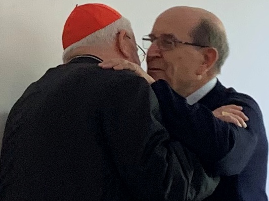 Ernesto Olivero, fondatore del Sermig-Arsenale della Pace di Torino, ha incontrato più di duecento volontari e operatori Caritas, sacerdoti e diaconi permanenti. «Oggi c’è una fame incredibile di Dio e i cristiani devono riconquistare la loro credibilità… Occorre realizzare opere di carità trasparenti che devono sapere di Dio e non sapere degli uomini»
