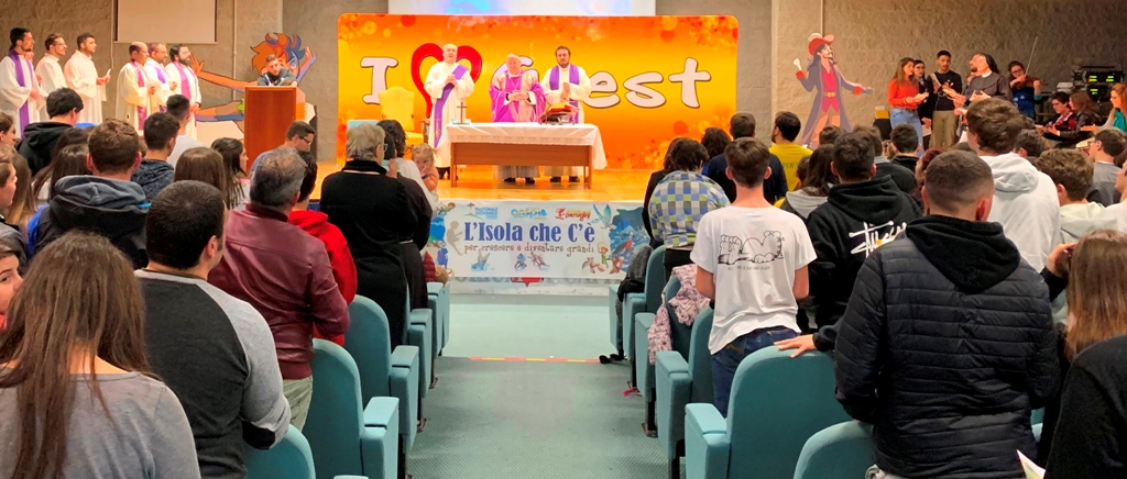 In 570 alla giornata diocesana di formazione per animatori e educatori dei “Gr.Est”. Il cardinale Bassetti: «Siate con i piccoli a voi affidati dei buon samaritani»