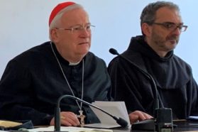 Nell’ambito della “Settimana della comunicazione sociale”, in vista della 53ma Giornata mondiale, presentato dal cardinale Gualtiero Bassetti il volume La Bibbia dell’amicizia. Il porporato: «Tutti i contenuti del volume hanno una duplice prospettiva che unisce e non divide…»