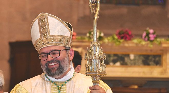 L’arcivescovo mons. Paolo Giulietti accolto con grande calore nella “sua” Lucca. «La felicità del perugino sta nei frutti della pianta»