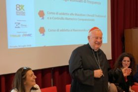 Consegnati gli attestati dei corsi di formazione ad aspiranti lavoratori nei settori  meccanico e tessile. Il cardinale Gualtiero Bassetti: «E’ un progetto di sostegno  a quanti sono alla ricerca di un lavoro dignitoso»
