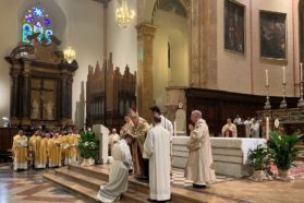 Celebrata la festa della Madonna delle Grazie in cattedrale. Il cardinale Bassetti nell’ordinare diacono il seminarista Alfonso Liguori: «Viviamo in una società sempre più assetata d’amore»