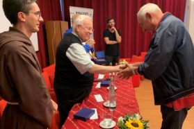 Una festa “speciale” per i primi cinque anni di attività del “Villaggio della Carità” e dell’Emporio della Solidarietà “Tabgha” con numerosi volontari. Il cardinale Bassetti: «La Carità è fantasia»