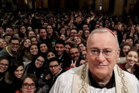 Con la Veglia di preghiera d’Avvento dei giovani insieme al cardinale Bassetti  la comunità diocesana perugino-pievese entra nel vivo delle celebrazioni natalizie